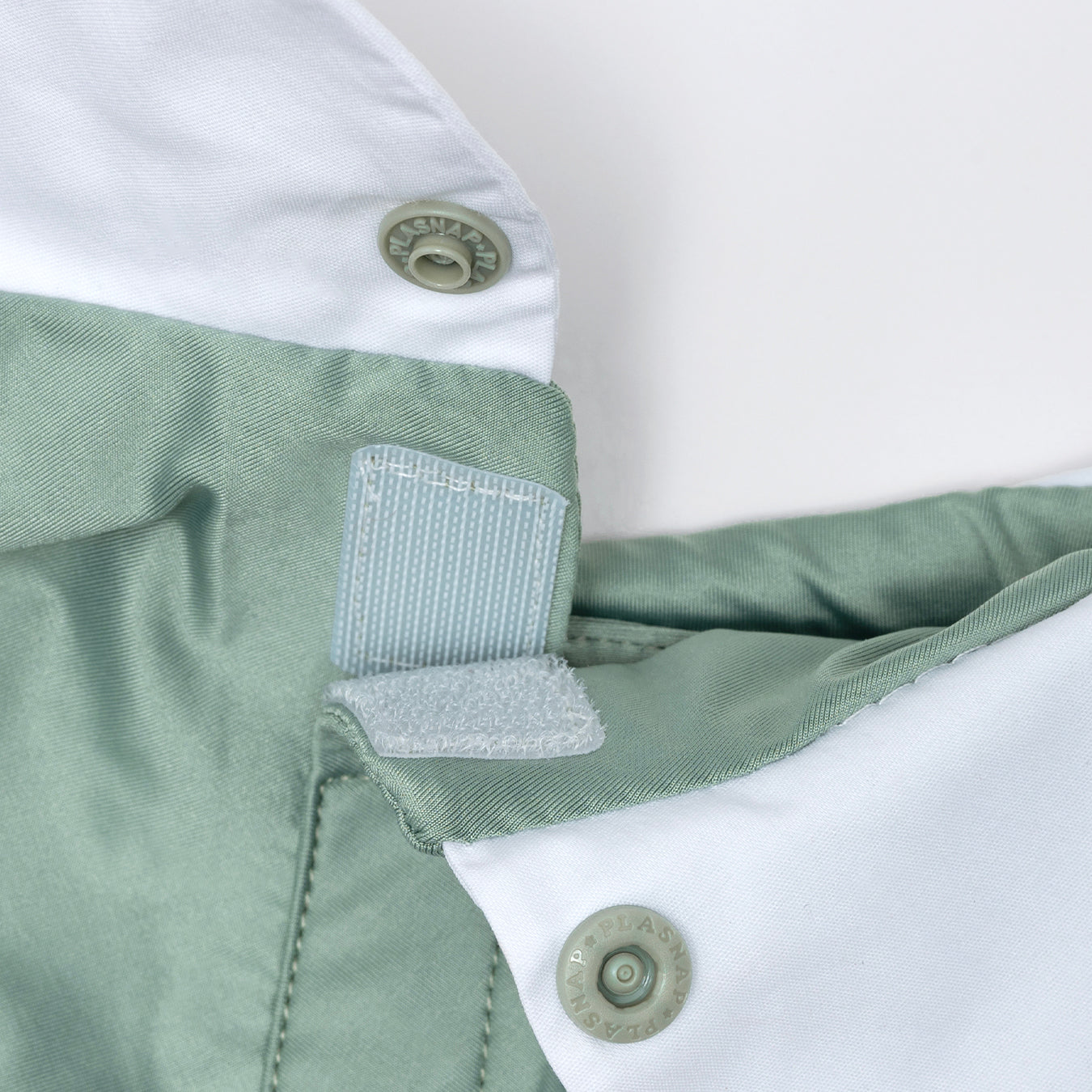 Moss green bandana made with a cool-to-touch silky fabric. Snap button and velcro opening.